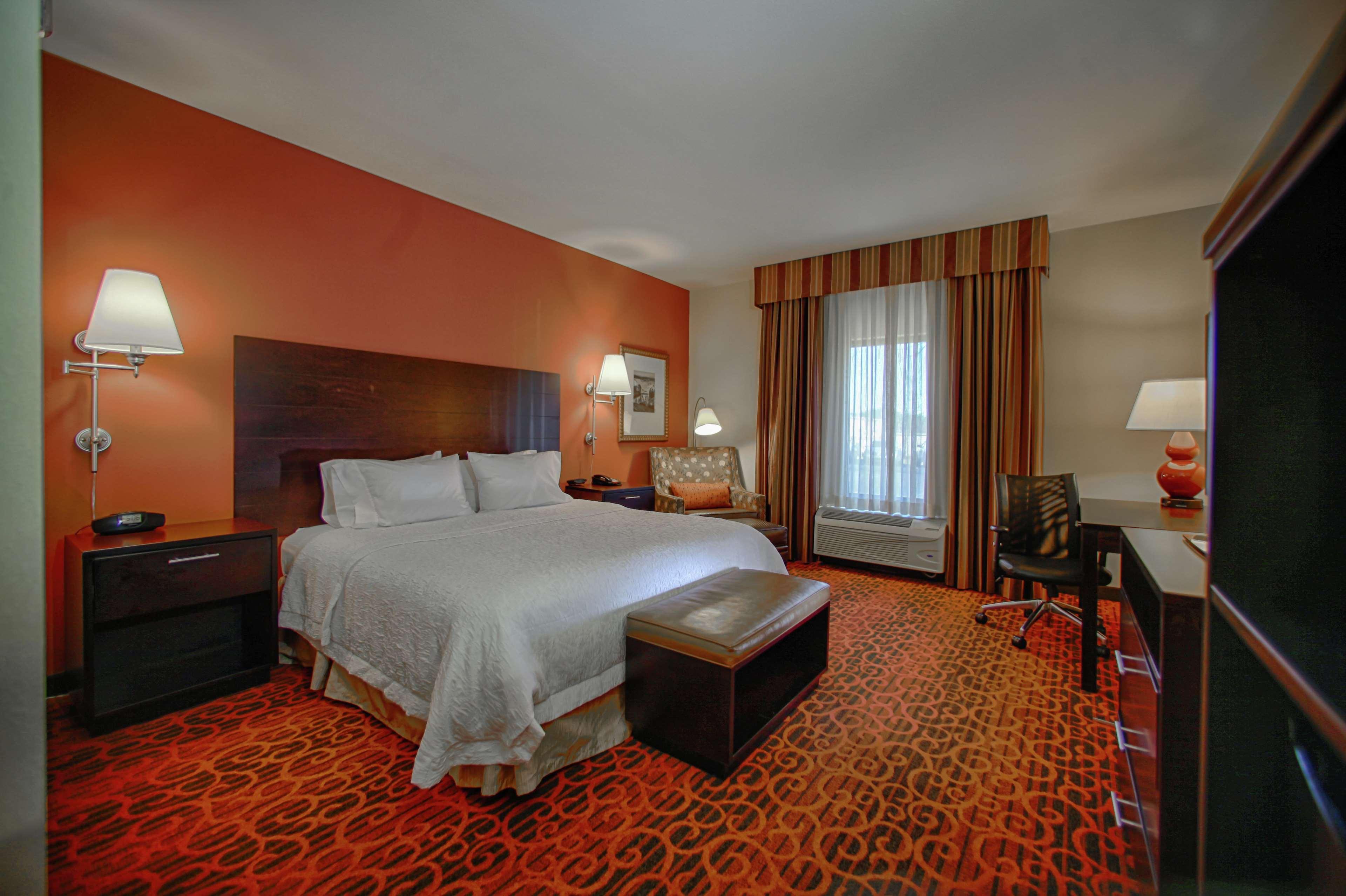 Hampton Inn Atlanta-Canton Exteriör bild