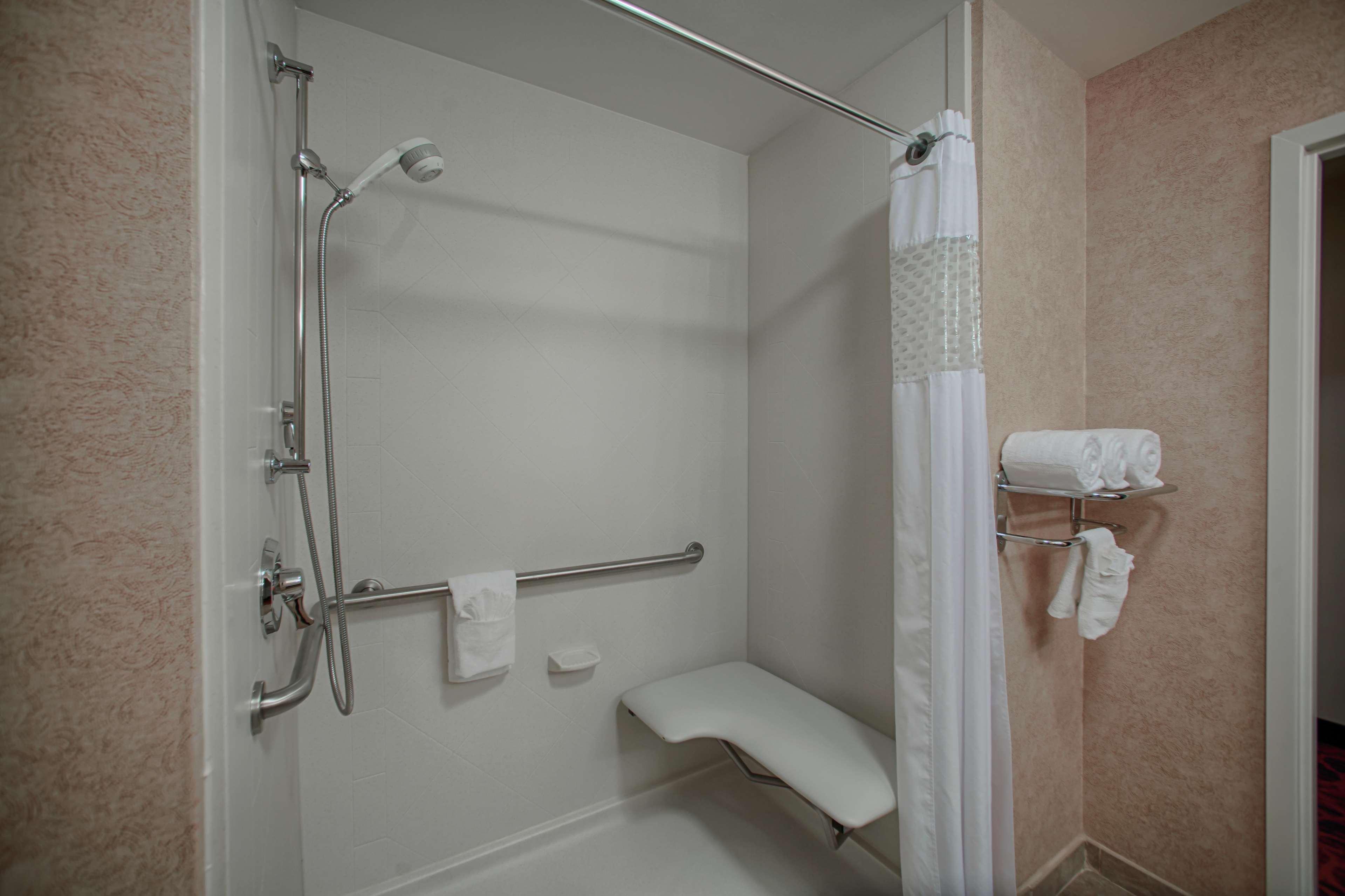 Hampton Inn Atlanta-Canton Exteriör bild