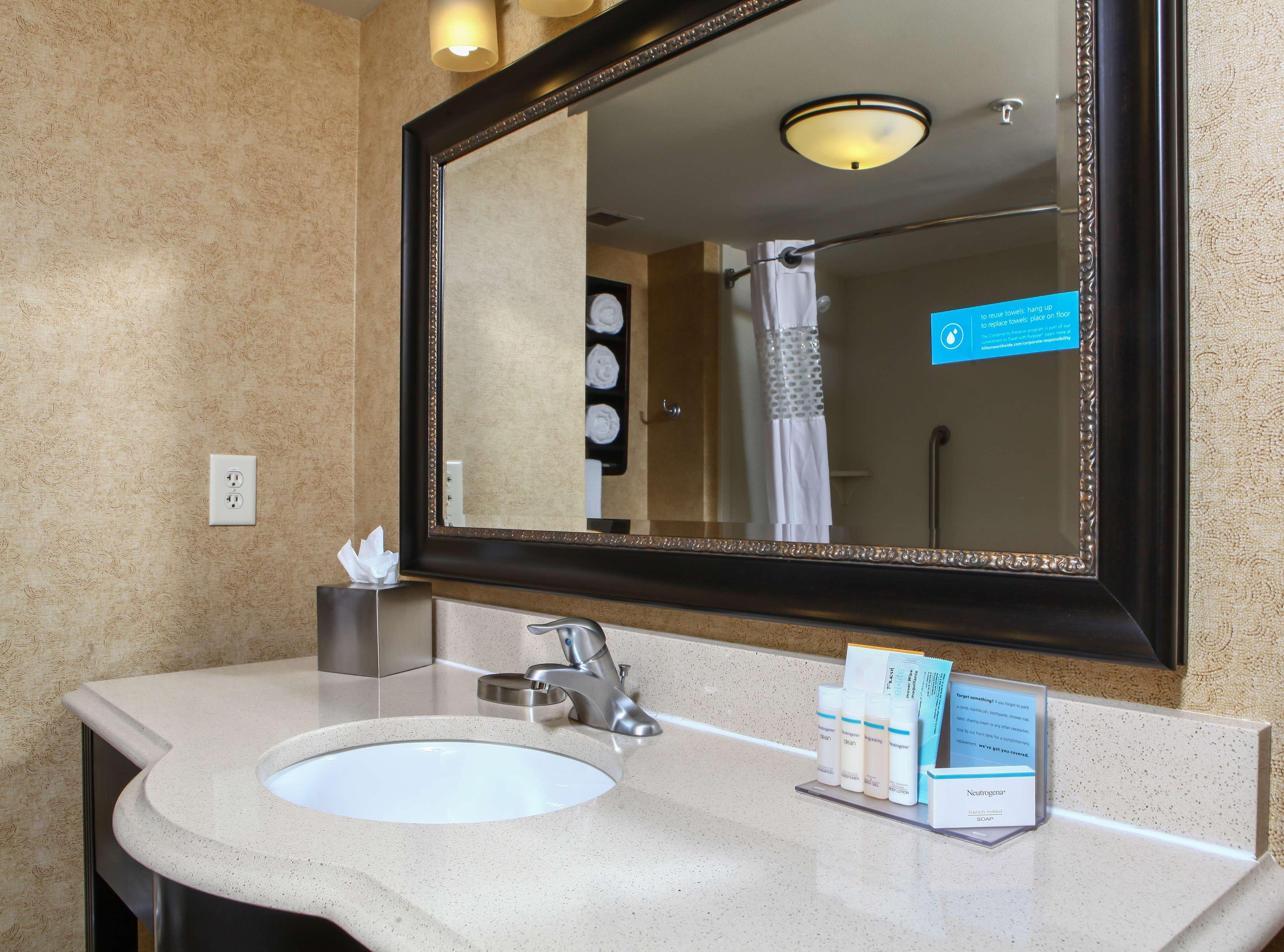 Hampton Inn Atlanta-Canton Exteriör bild