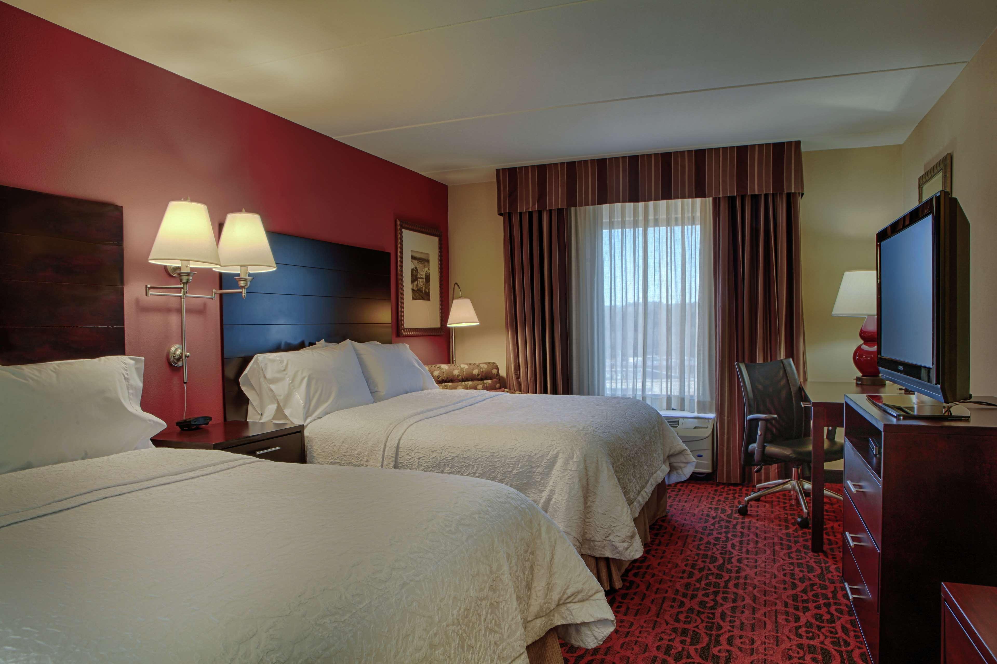 Hampton Inn Atlanta-Canton Exteriör bild