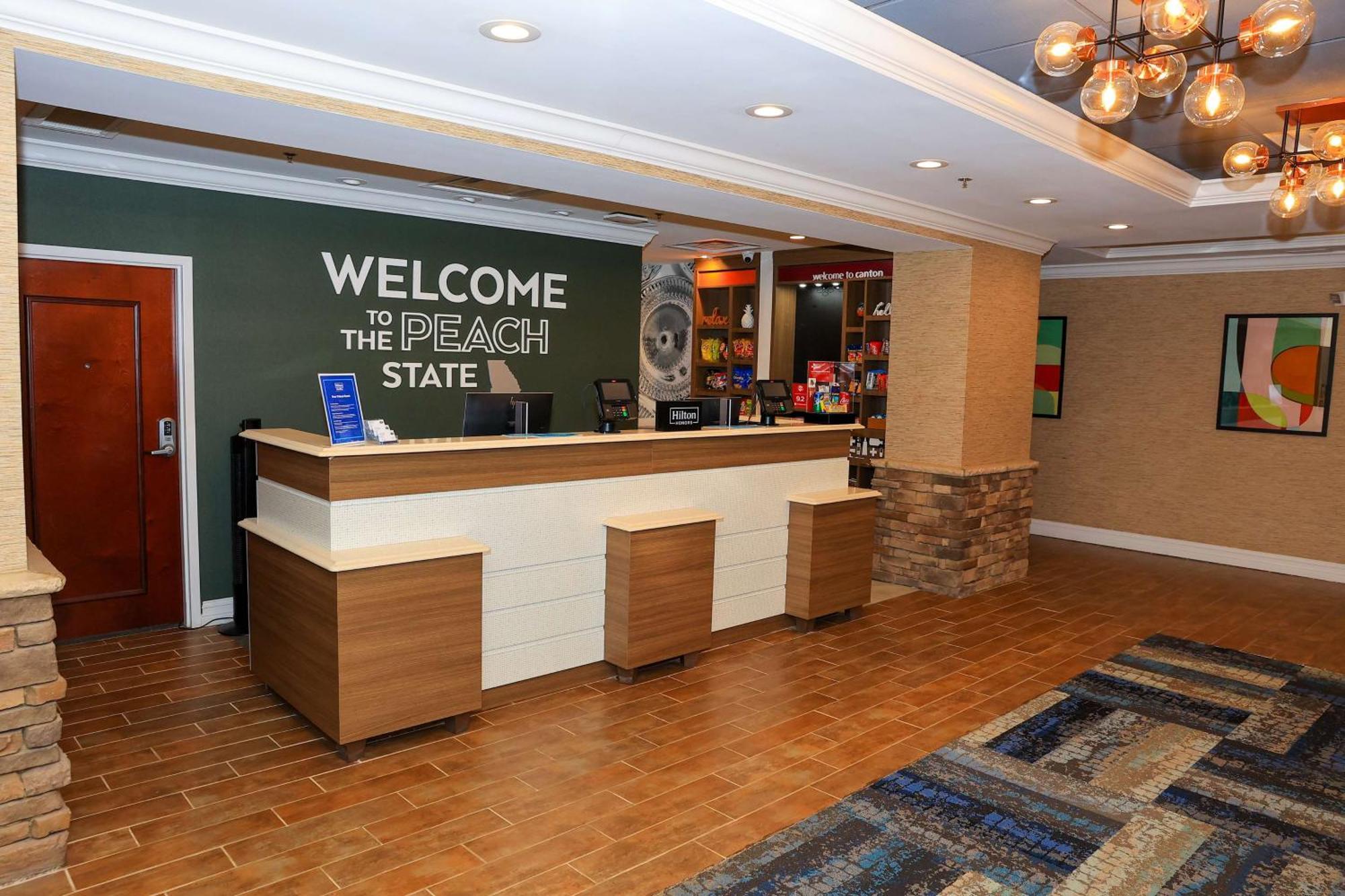 Hampton Inn Atlanta-Canton Exteriör bild