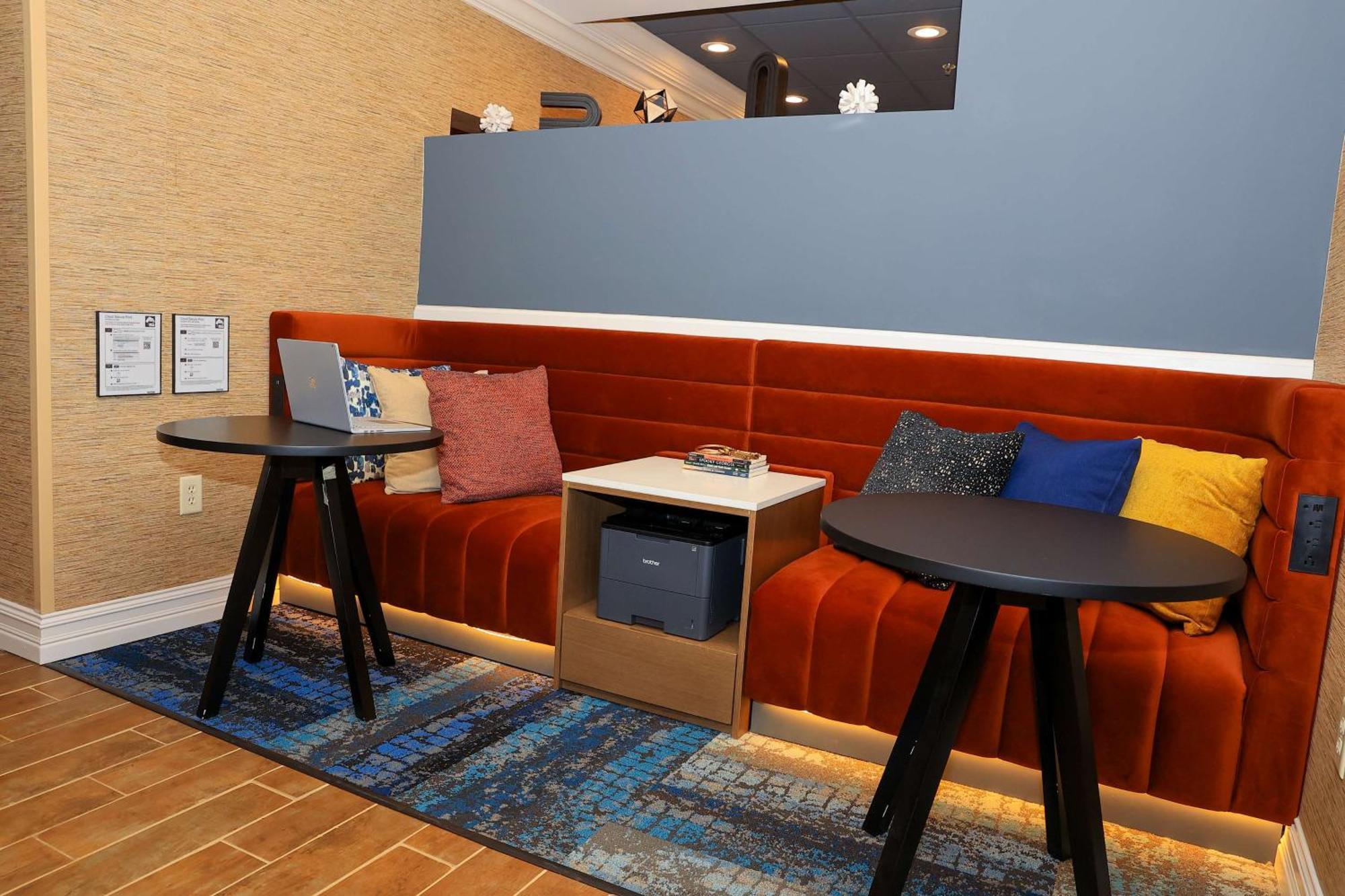 Hampton Inn Atlanta-Canton Exteriör bild