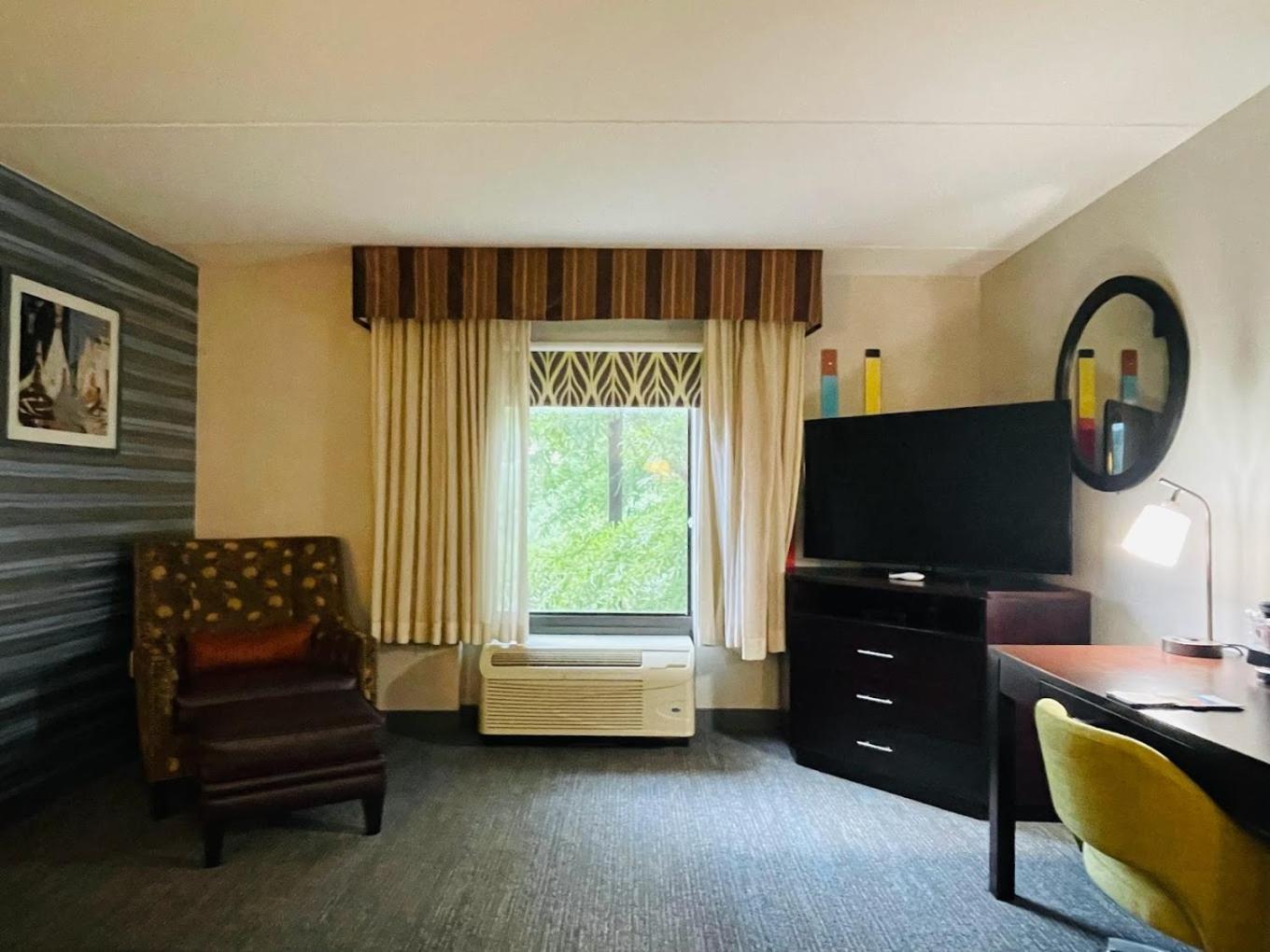 Hampton Inn Atlanta-Canton Exteriör bild