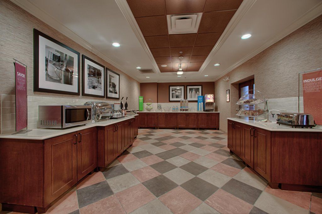Hampton Inn Atlanta-Canton Exteriör bild